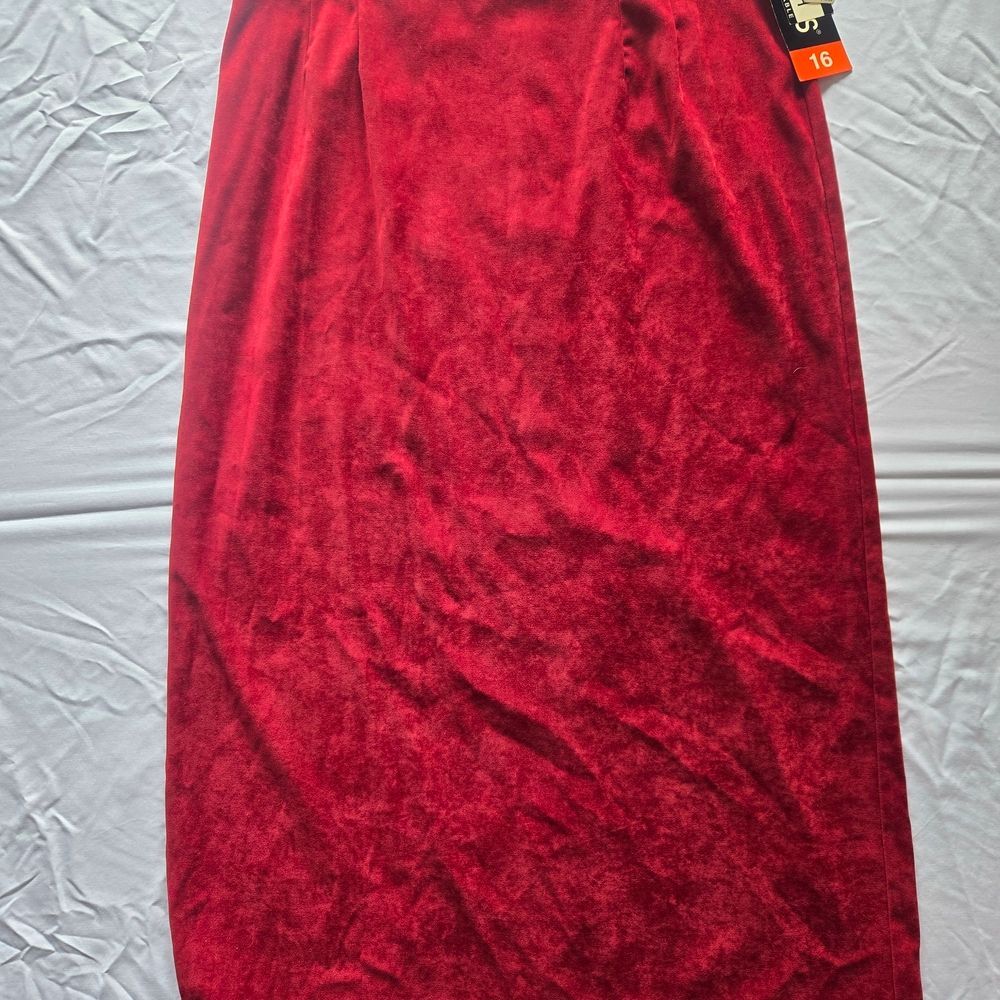 Elegant Red Velvet vintage nwt Skirt